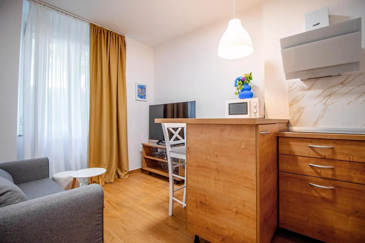 Apartments Euphoria East Rijeka 0*,